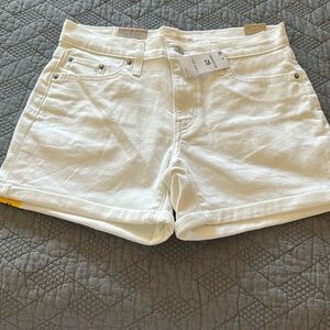 NWT LEVI Mid-Length Shorts Sz. 29